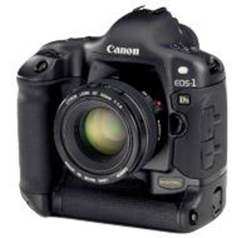 EOS-1Ds – Full frame CMOS