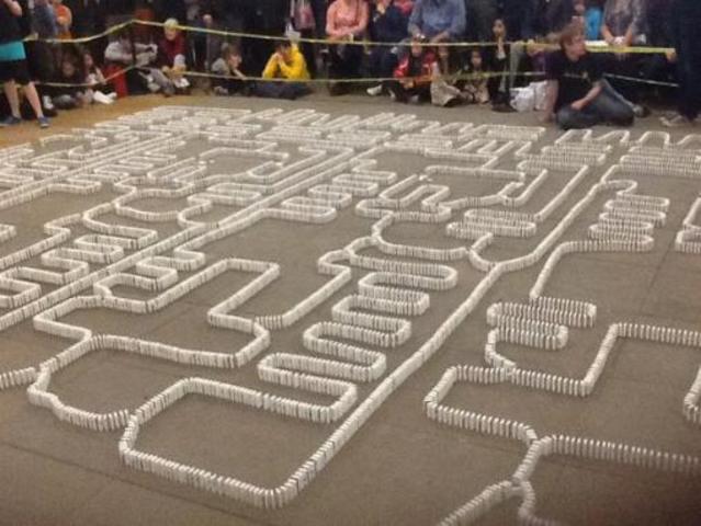 10,000 Domino Computer