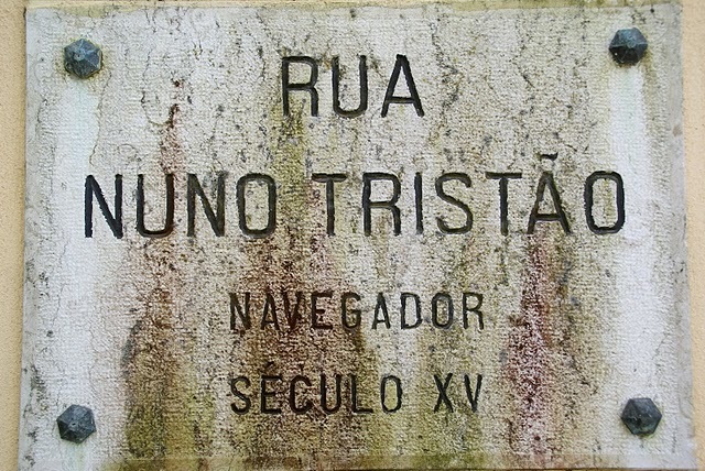 Viagem à costa africana e descoberta do rio Gâmbia