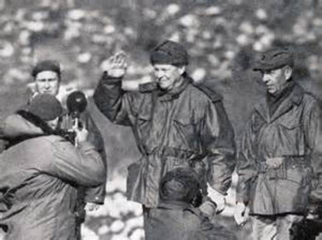 Eisenhower visits Korea