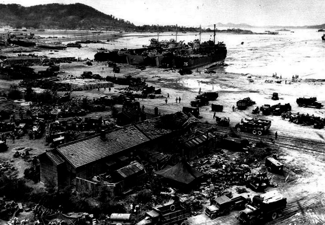 Battle in Inchon/General MacArthur's Amphibious Landing