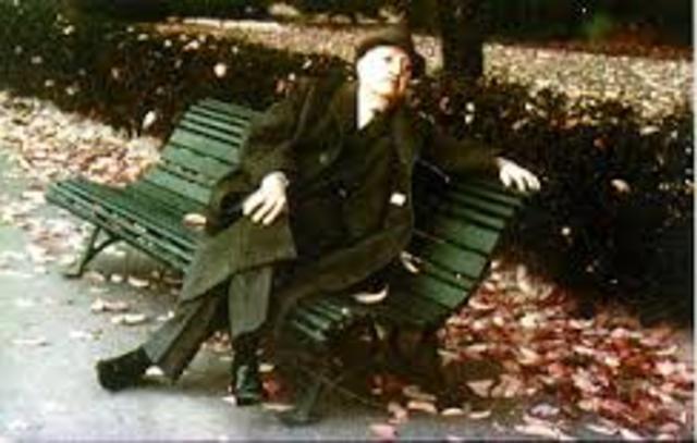 Obtuvo puestos diplomáticos en París.