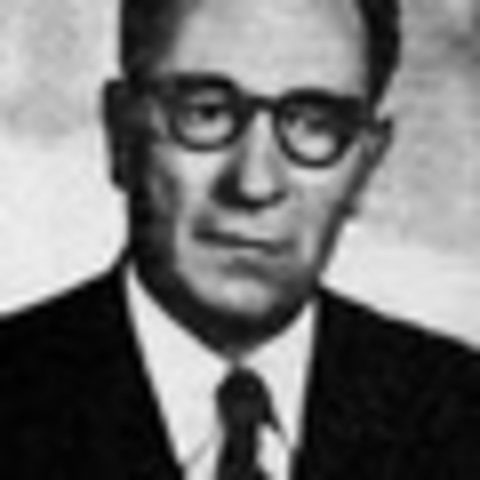 Obtiene en titulo de abogado en la Universidad Nacional