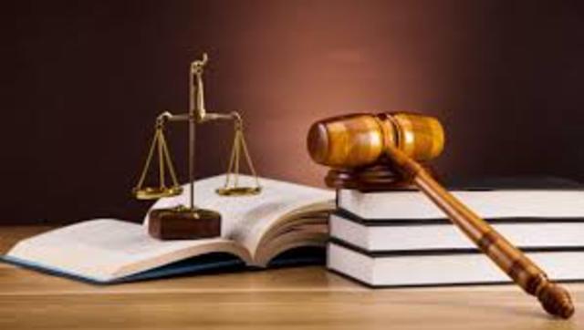 Obtuvo su título de Abogado