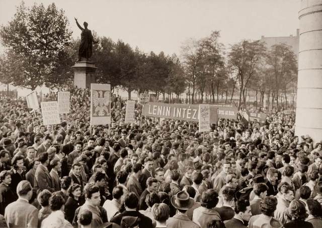 2. helyszín: Petőfi-szobor