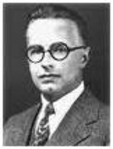 El matemático Walter Shewhart introdujo el Control De La Calidad Estadístico, lo cual proporcionó un método para controlar económicamente la calidad en medios de producción en masa.