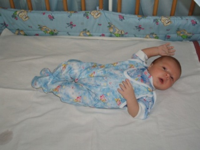 Мне месяц, первые наряды!