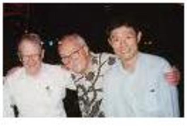 G.E.P Box y otros especialistas visitan Japón , donde observan el uso generalizado de los experimentos diseñados y otros métodos estadísticos.