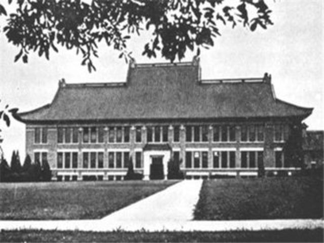 推行电化教育最早的高等学校金陵大学已开始用幻灯、电影宣传棉花种植。