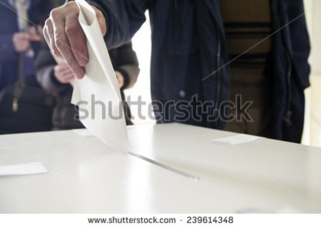 głosowanie całej szkoły na najlepsze logo na facebooku