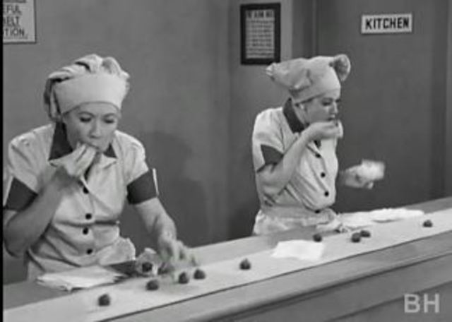 Lucy Goes to the Candy Factory (1952)