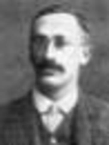 W.S. Gosset (bajo el seudónimo “Student”) introduce la distribución t.resultado de su trabajo en el control de calidad de la Cervecería Guiness.