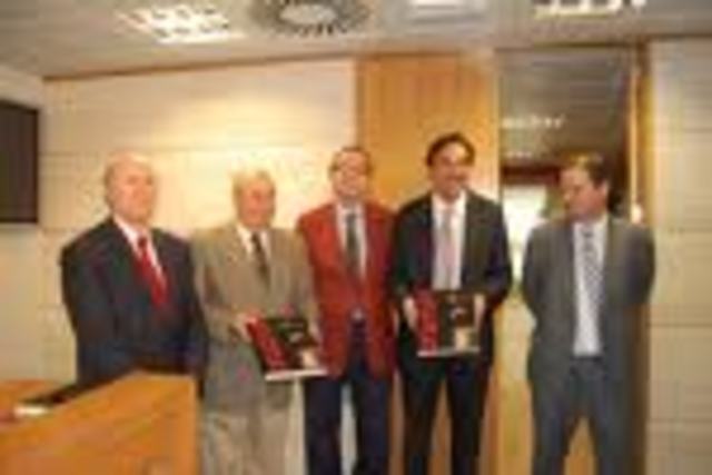 WWI; el gobierno británico inicia un programa de certificación deproveedores.