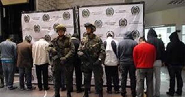 Caen 17 'hackers' que robaron 160.000 millones de pesosMiembros de red informática delinquían a través de transacciones electrónicas de entidad bancaria.