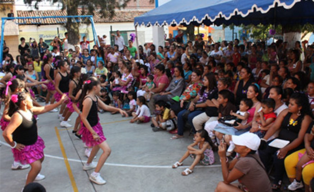 festival del dia de las madres en la primaria