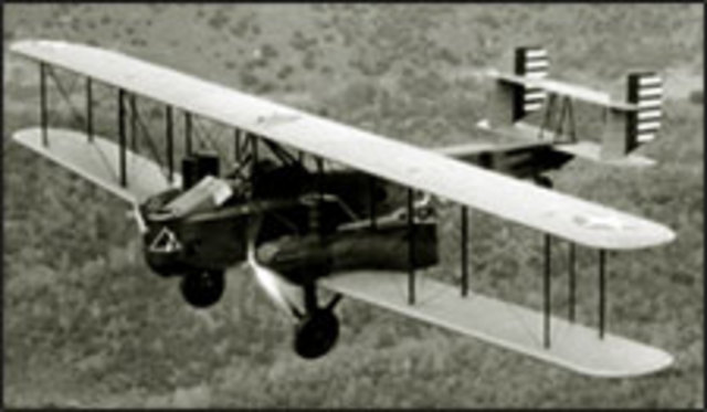 Automatic gyrostabilizer leads to first automatic pilot