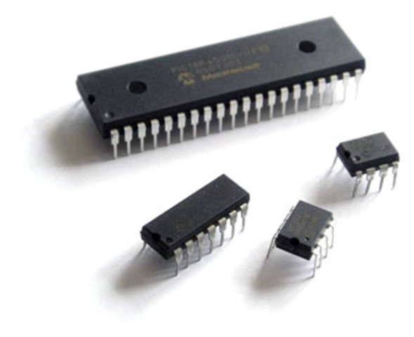 Tercera generación circuitos integrados y multiprogramación.