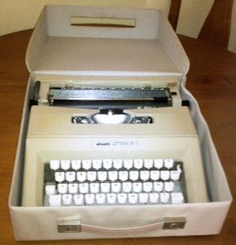 Familiar: Primera máquina de escribir