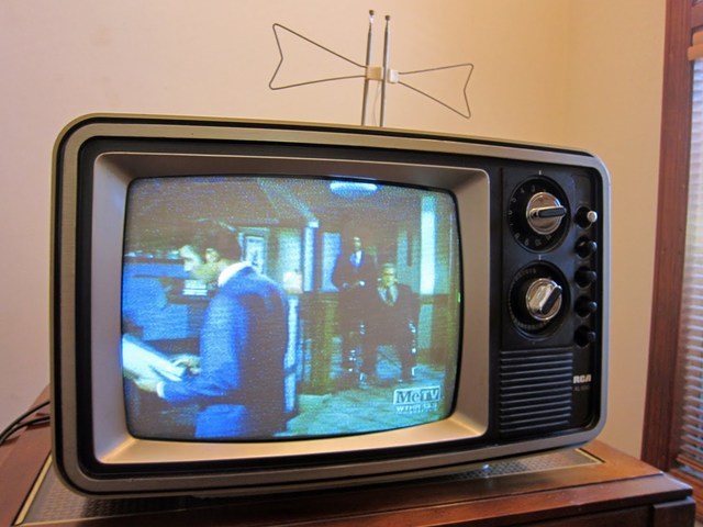 Familiar: televisión en color