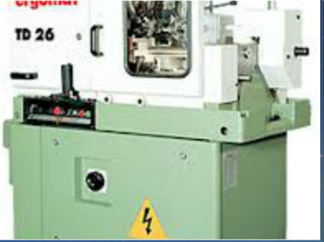 Primer torno automático