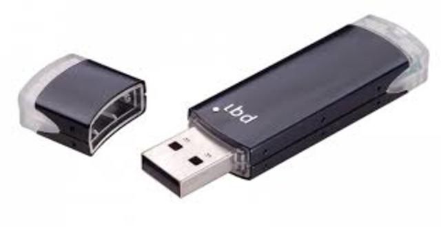 Do sprzedaży trafiają pierwsze pendrive'y