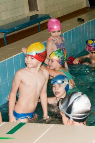 Первый раз в бассейне!