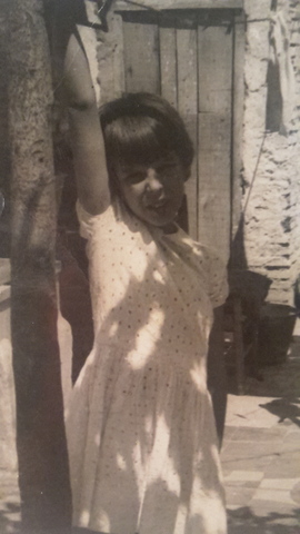 Nace Toñi (tía materna)