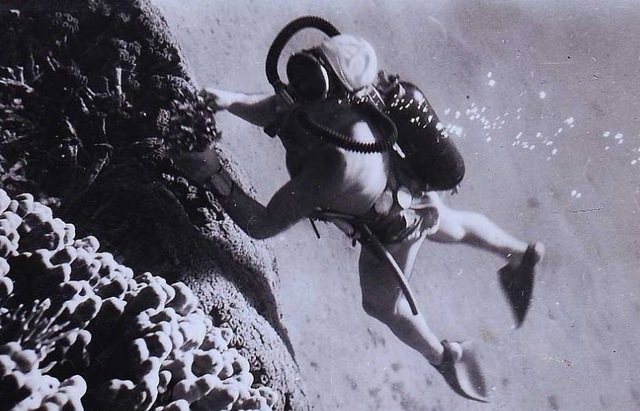 Pressure Regulator and Compressed Air Bottles