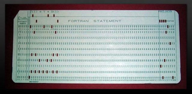 Nacen las tarjetas perforadoras