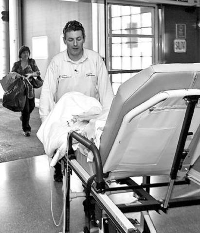 Es internado en un sanatorio por su tuberculosis