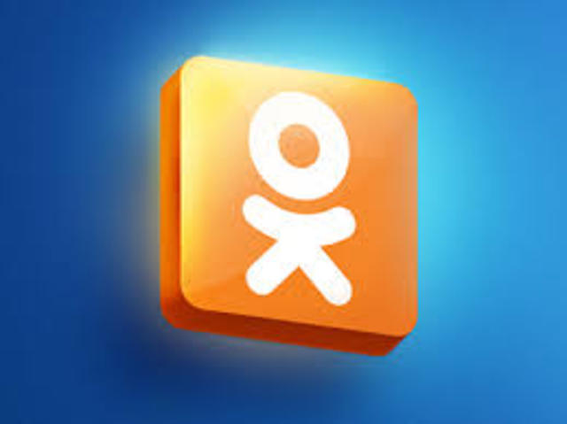 Возможность создавать опросы в группах.