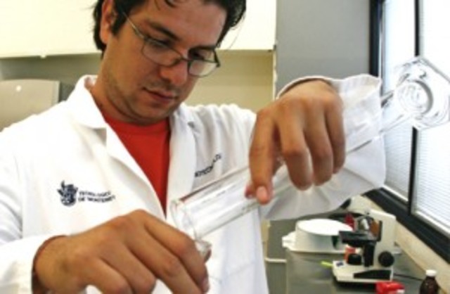 El médico inglés Edward Jenner