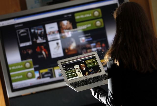 Detenido el jefe de una banda que subía copias ilegales de películas