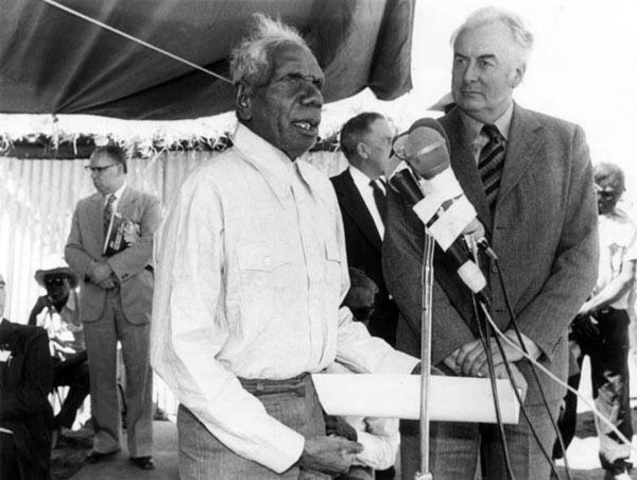 Government returns land to the Gurindji people