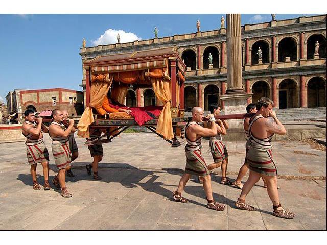 SOCIEDADES COMERCIALES ROMANAS Y OTRAS INSTITUCIONES