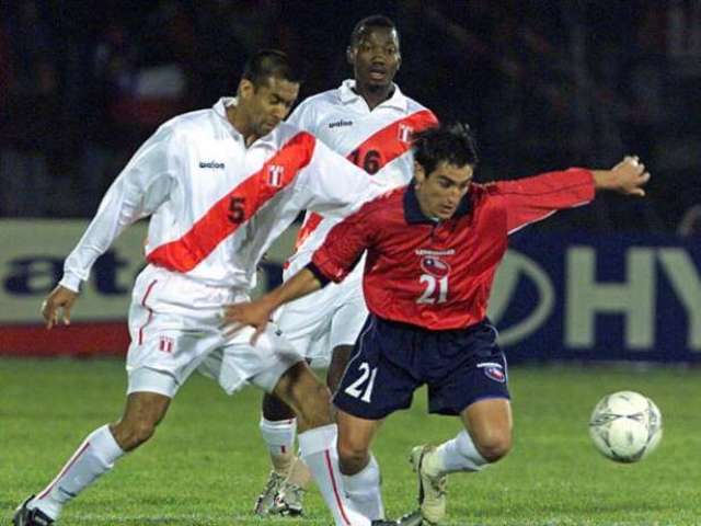 2 - 1 en Santiago por las eliminatorias de Alemania 2006