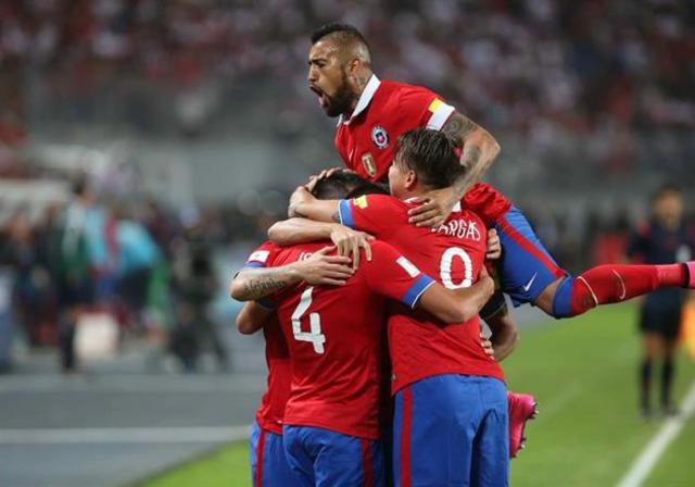 Perú cayó 4 - 2 en el Estadio Nacional