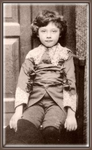 Nace Cyril, el primer hijo de los Wilde