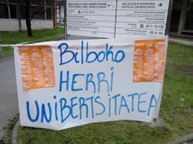 Sarriko unibertsitatean Ekonomia ikasketak egin zituen.