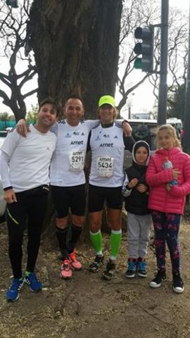 MI PAPÁ APUNTO DE CORRER LA MARATON DE 42 KM  CON UN AMIGO Y MI PADRINO
