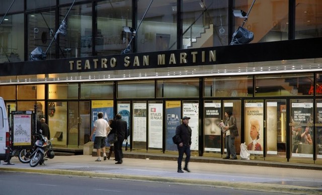 CUL. En Buenos Aires se inaugura el Teatro MUnicipal General San Martín.