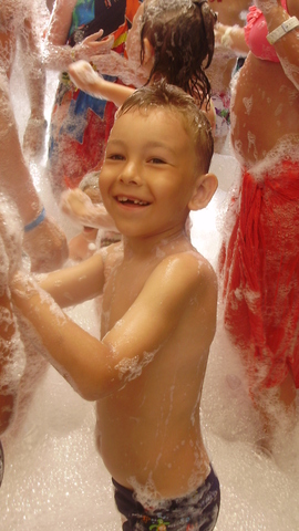 поездка в Турцию с мамой и сестрой,на пенной дискотеке.