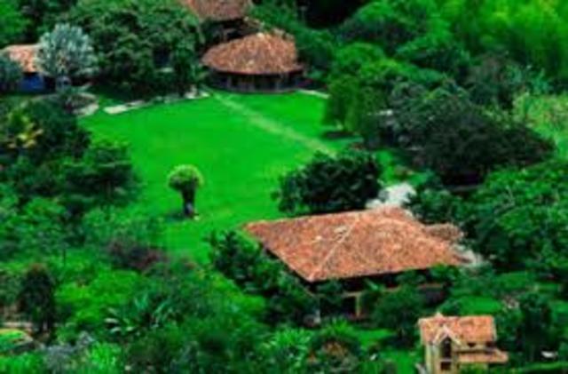 POITICAS PARA ECOTURISMO EN PARQUES NATURALES