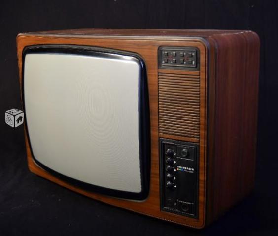 Familiar: Televisión en color