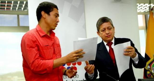 A quién se presenta