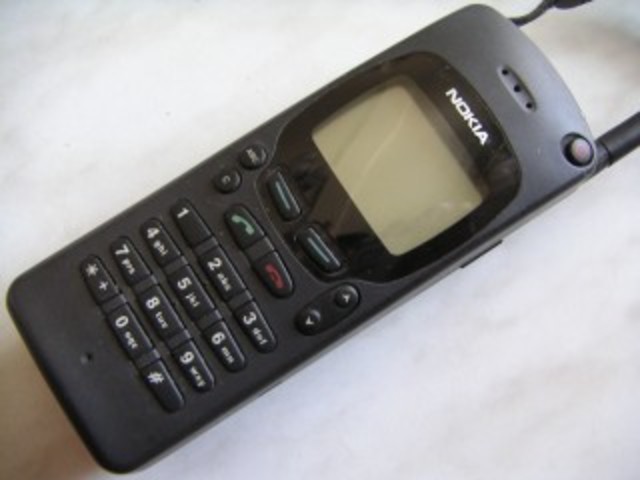 PADRE: Primer teléfono móvil