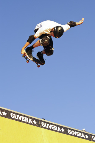 Tony Hawk Land a 900