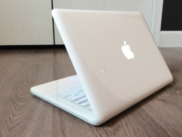 first apple macbook