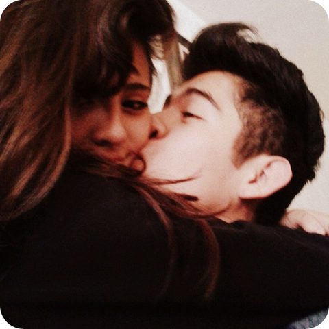 Siendo besucón jaja <3