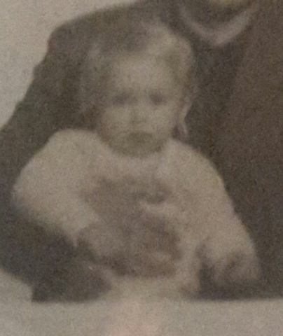 Nace Conchi (tía materna)